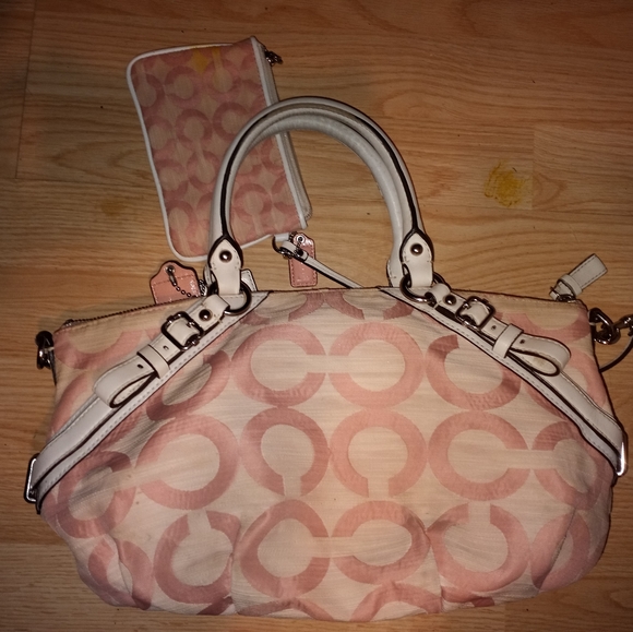 Coach pink and white purse and matching wallet - Picture 12 of 12